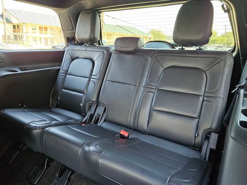 Used 2023 Lincoln Navigator Reserve image 17