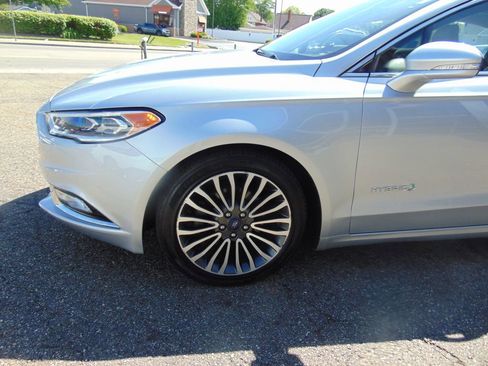 Used 2018 Ford Fusion Titanium FWD image 12