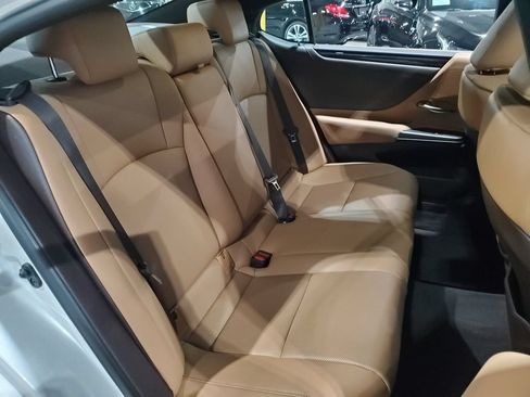 Used 2021 Lexus ES 300h w/ Premium Package FWD image 21