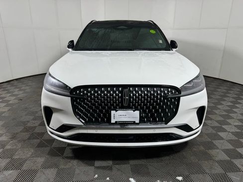 Certified 2025 Lincoln Aviator Black Label image 8