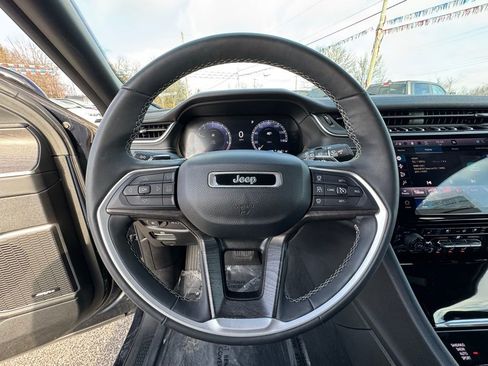 Used 2024 Jeep Grand Cherokee Limited w/ Luxury Tech Group II image 22