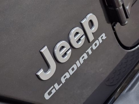 Used 2021 Jeep Gladiator Overland image 25