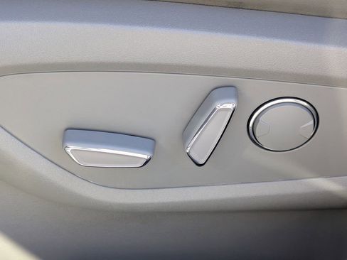 Certified 2023 Lincoln Nautilus Reserve image 20