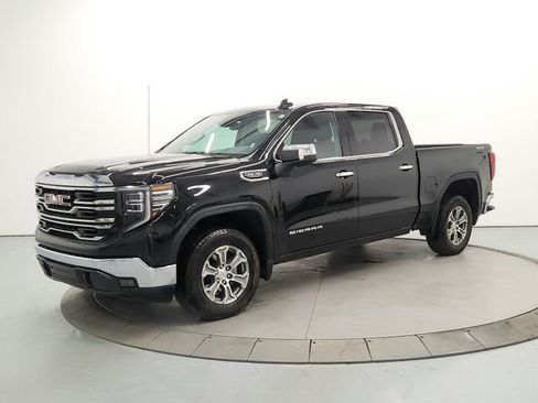 Used 2025 GMC Sierra 1500 SLT AWD/4WD image 3