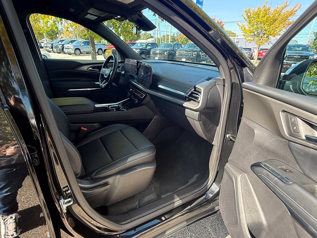 Used 2026 Chevrolet Traverse LT AWD/4WD image 17