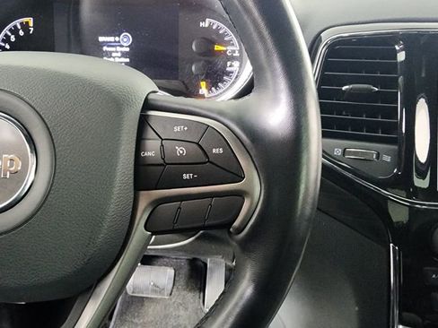 Used 2022 Jeep Grand Cherokee Laredo X image 19