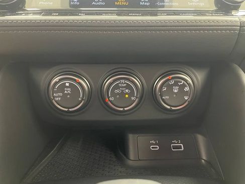 Used 2023 Nissan Z w/ Floor Mat Package (L93) RWD image 7