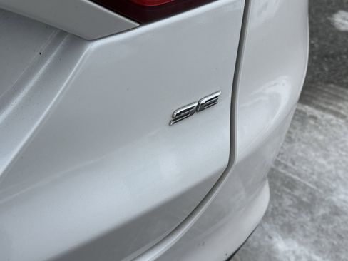 Used 2016 Ford Fusion SE image 10