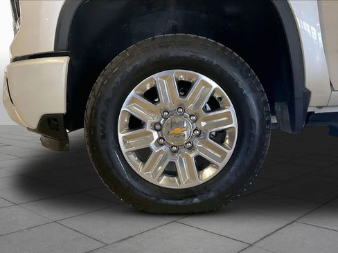 Used 2024 Chevrolet Silverado 2500 High Country w/ High Country Premium Package AWD/4WD image 10