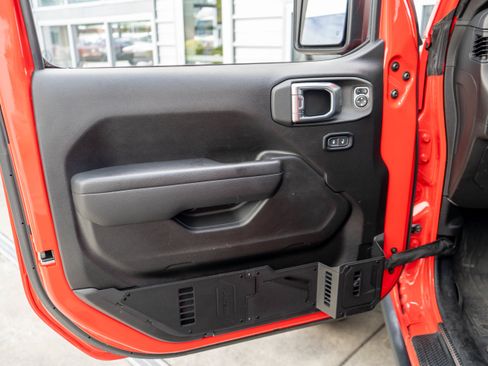 Used 2024 Jeep Wrangler Unlimited AWD/4WD image 11