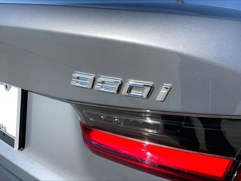 Certified 2025 BMW 330i Sedan image 9