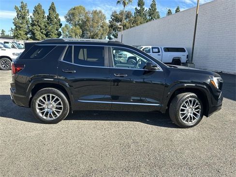 New 2026 GMC Terrain Denali w/ LPO, Black Badging Package image 3