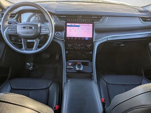 Used 2025 Jeep Grand Cherokee Limited w/ Luxury Tech Group II image 19