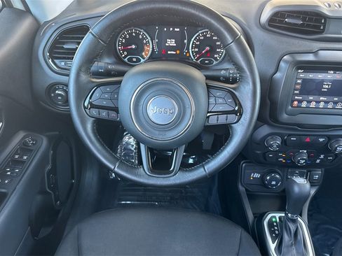 Used 2018 Jeep Renegade Altitude image 14