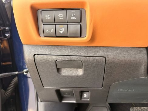 Used 2024 Toyota Highlander Platinum image 28