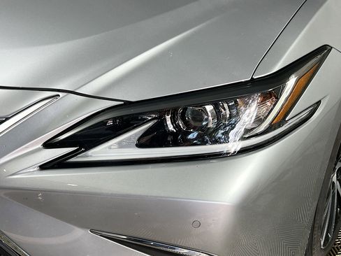 Used 2024 Lexus ES 350 w/ Premium Package image 12