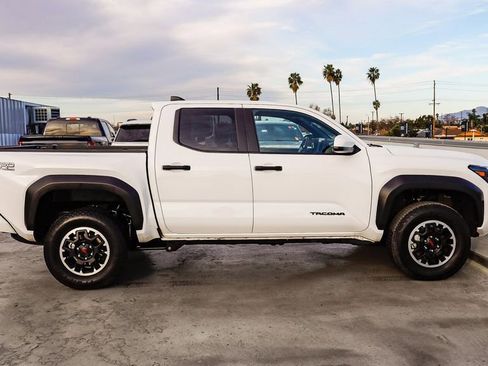 Used 2025 Toyota Tacoma TRD Off-Road image 13