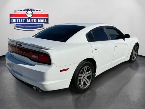 Used 2014 Dodge Charger SE image 3
