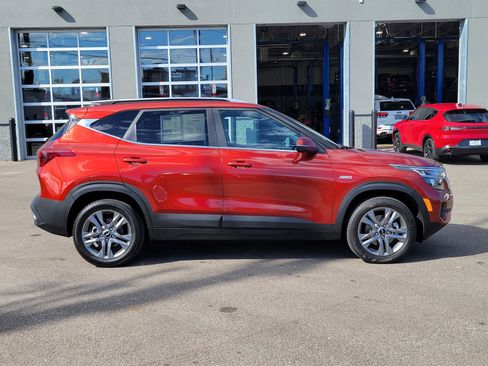 Used 2023 Kia Seltos S image 4