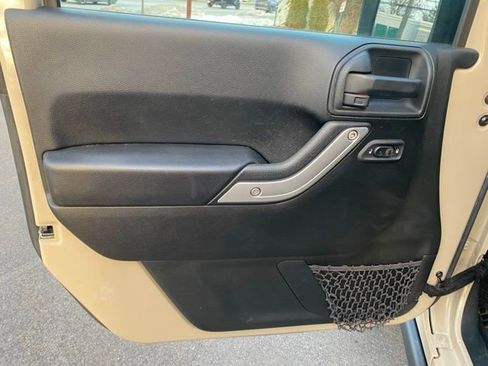 Used 2016 Jeep Wrangler Unlimited Rubicon w/ Dual Top Group image 14