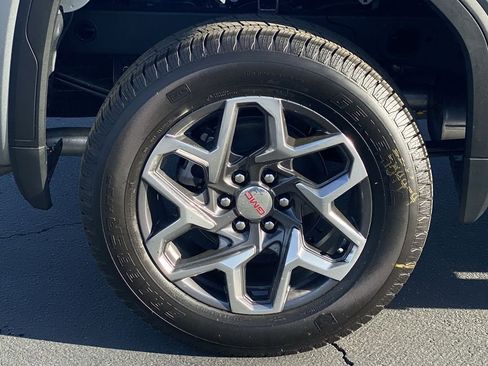 New 2026 GMC Sierra 1500 SLE image 47