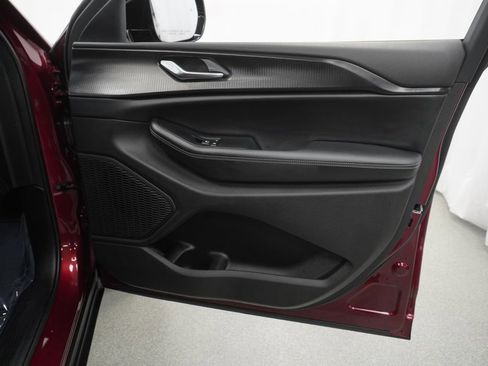 Certified 2025 Jeep Grand Cherokee Altitude image 42