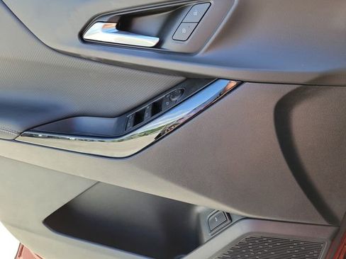 New 2026 Chevrolet Equinox LT w/ Convenience Package II FWD image 9