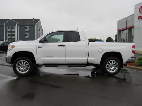 Used 2017 Toyota Tundra SR5 w/ TRD Off Road Package AWD/4WD image 9