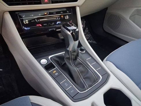 New 2026 Volkswagen Jetta SE FWD image 10