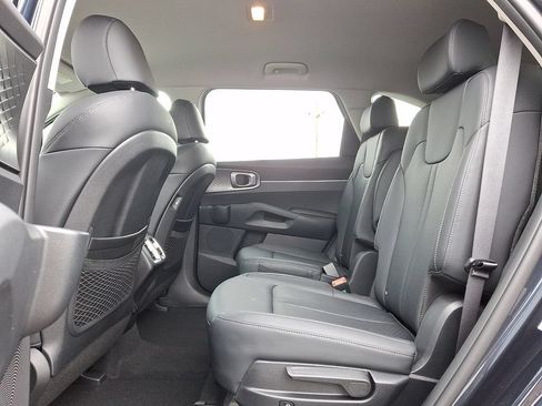 Certified 2023 Kia Sorento EX AWD/4WD image 10