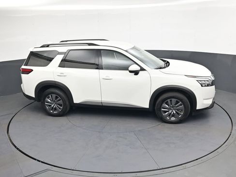 Used 2025 Nissan Pathfinder SV AWD/4WD image 36