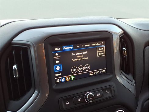 Used 2023 Chevrolet Silverado 1500 Custom image 9