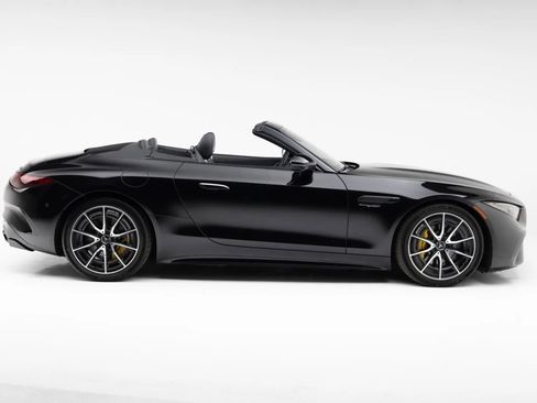 Used 2022 Mercedes-Benz SL 63 AMG 4MATIC w/ AMG Aerodynamic Package image 13