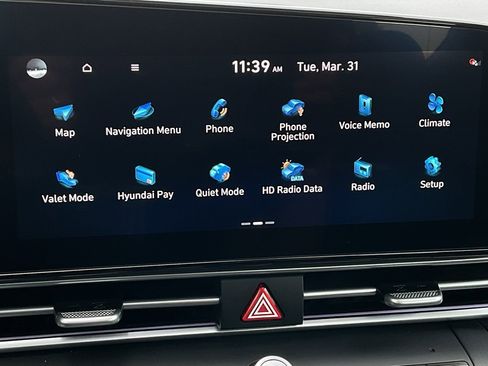 Used 2025 Hyundai Elantra SEL image 33