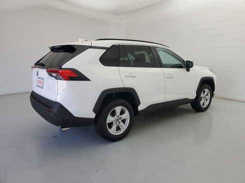 Used 2021 Toyota RAV4 LE AWD/4WD image 5
