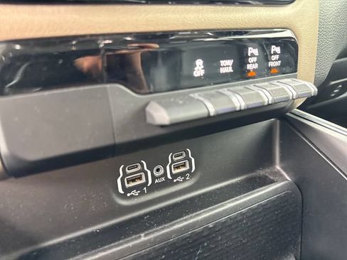 Used 2020 RAM 1500 Laramie AWD/4WD image 35
