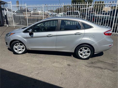 Used 2014 Ford Fiesta SE image 4