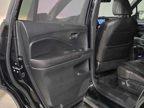Used 2022 Honda Pilot TrailSport image 39
