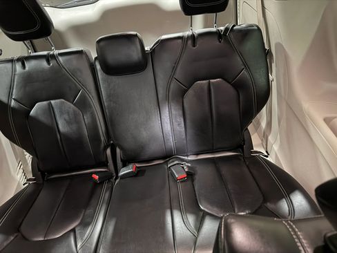 Used 2023 Chrysler Pacifica Touring-L FWD image 25