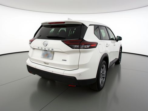 Used 2025 Nissan Rogue SV AWD/4WD image 9