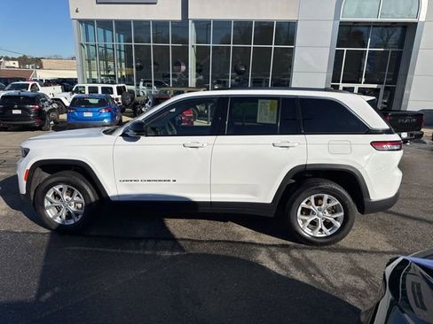 Certified 2023 Jeep Grand Cherokee Limited AWD/4WD image 2