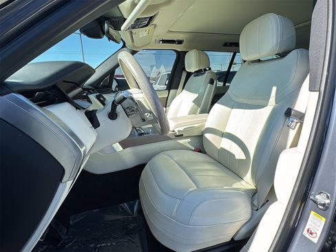 Used 2025 Land Rover Range Rover SE image 15