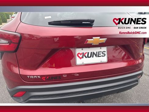 Used 2025 Chevrolet Trax LS image 9