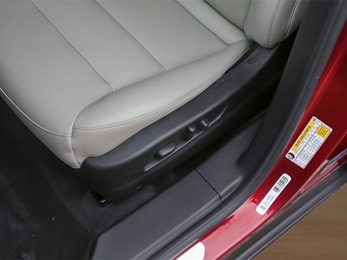 Used 2023 Cadillac XT4 Luxury w/ Driver Awareness Package image 8