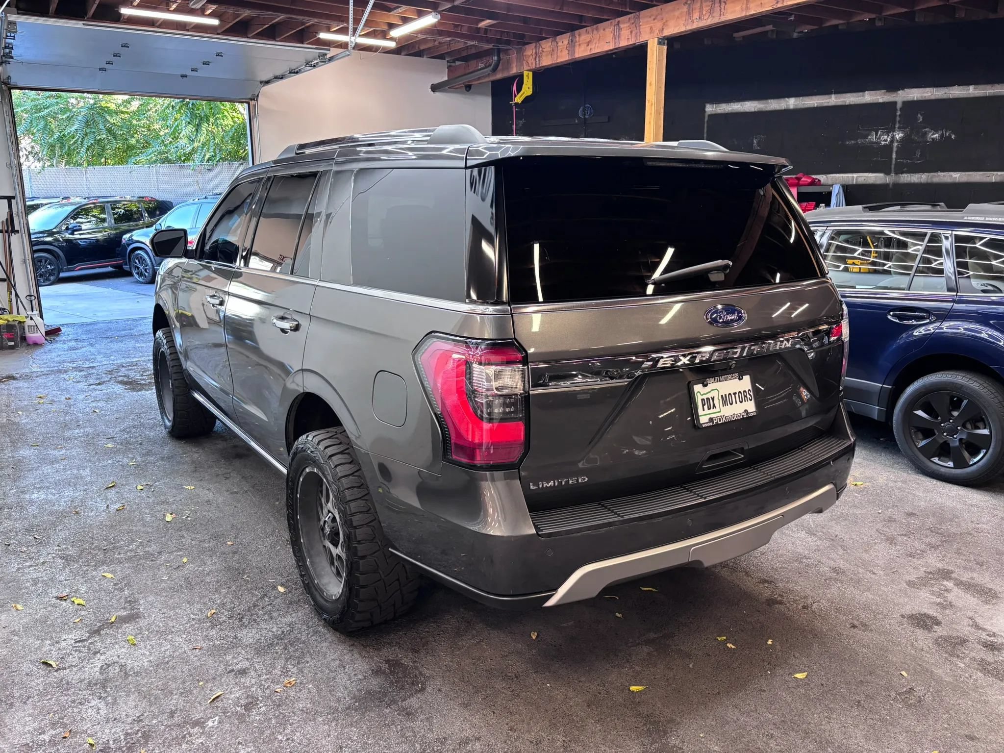 Used 2018 Ford Expedition Limited AWD/4WD image 4