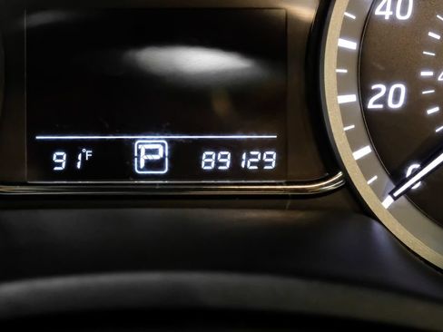 Used 2015 Nissan Sentra SL w/ SL Premium Package FWD image 18