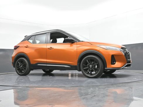 Used 2023 Nissan Kicks SR image 20