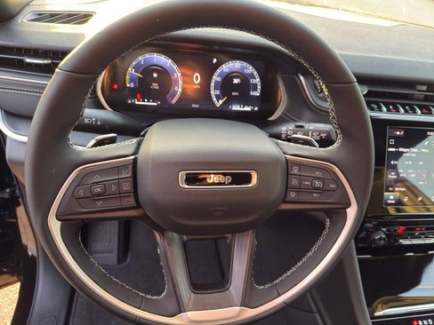 New 2025 Jeep Grand Cherokee Altitude AWD/4WD image 15