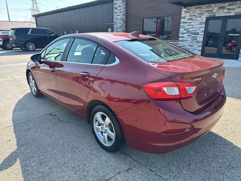 Used 2017 Chevrolet Cruze LT w/ Convenience Package image 2
