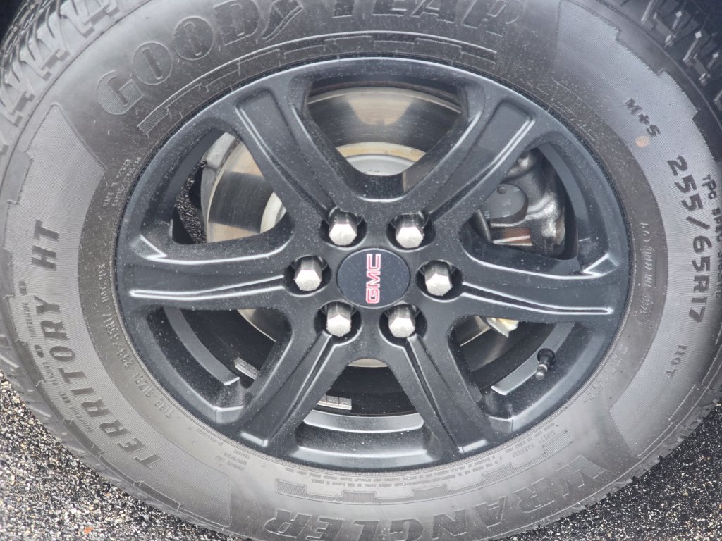 Used 2021 GMC Acadia AT4 w/ Technology Package AWD/4WD image 10